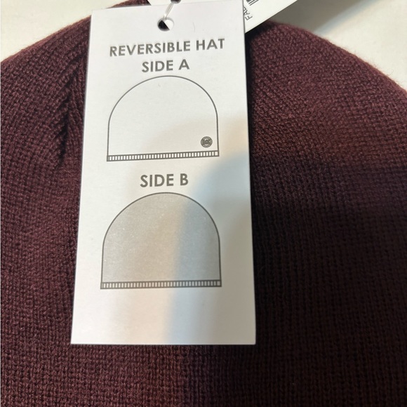 Michael Kors Men’s Reversible Hate. Size O/S. Color Maroon. - Picture 3 of 4